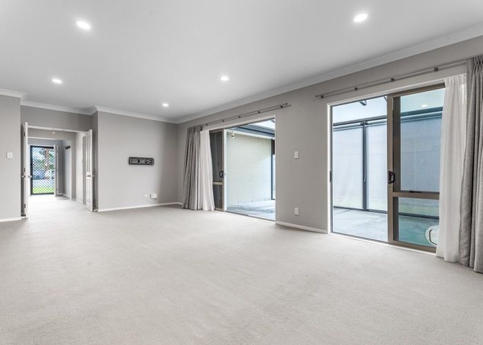  at 9 Stranraer Crescent, Wattle Downs, Manukau City, Auckland