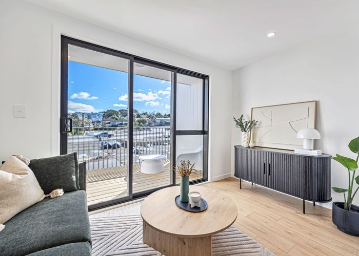  at 3 Bed/30 Kanapa Road, Northcross, North Shore City, Auckland