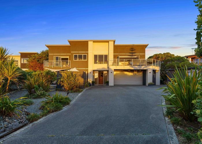  at 11 Pharazyn Avenue, Waikanae Beach, Waikanae