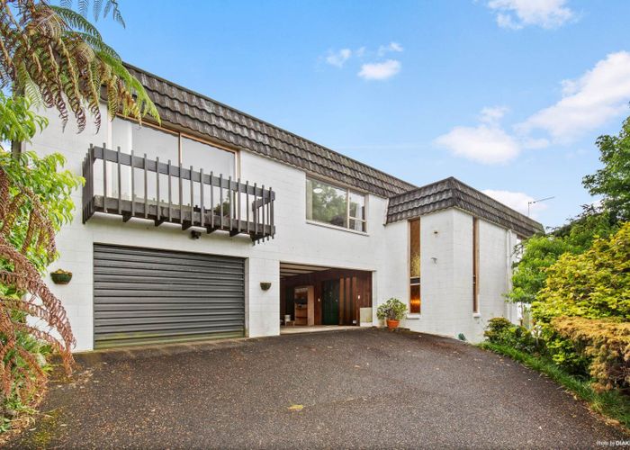  at 12 Woodcote Drive, Glenfield, North Shore City, Auckland