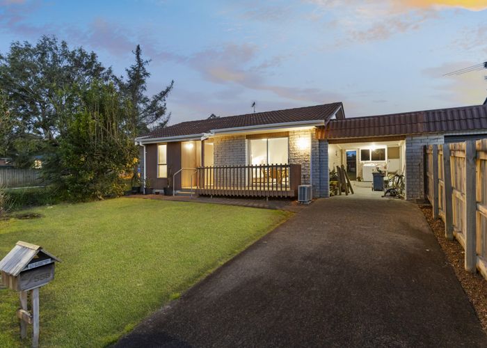  at 2/558 Swanson Road, Ranui, Auckland
