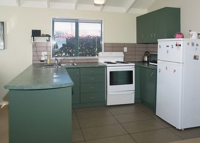  at 4 Coventry Close, Ascot Park, Porirua