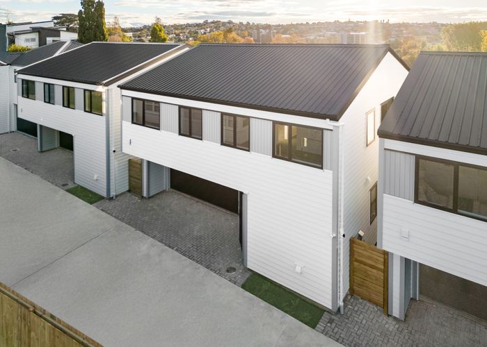  at 8A,B,C,D Deuxberry Avenue, Northcote, North Shore City, Auckland