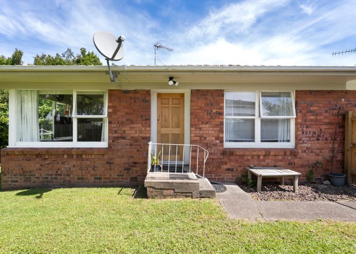  at 2/16 Kapiti Place, Sunnynook, North Shore City, Auckland