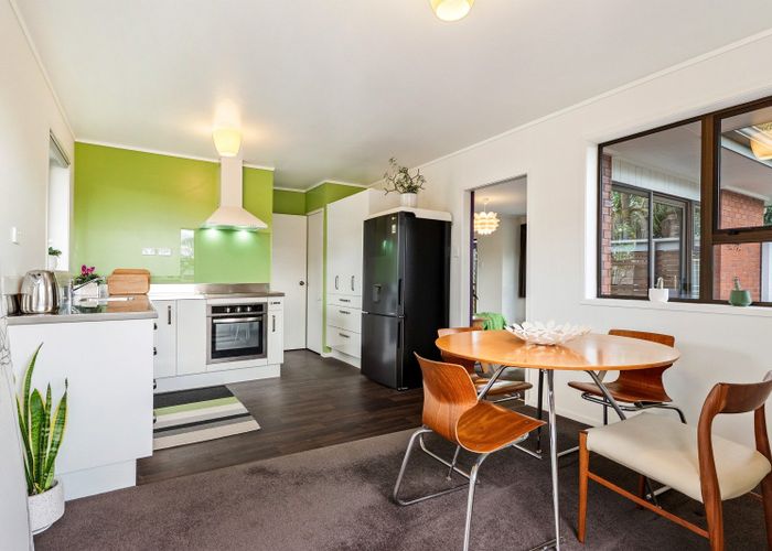  at 2/6 Annette Avenue, Te Atatu South, Waitakere City, Auckland