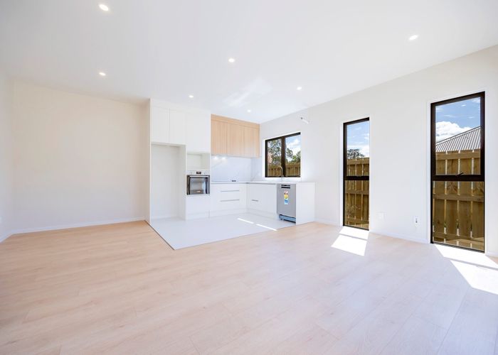  at 2/62 Woodside Road, Massey, Waitakere City, Auckland