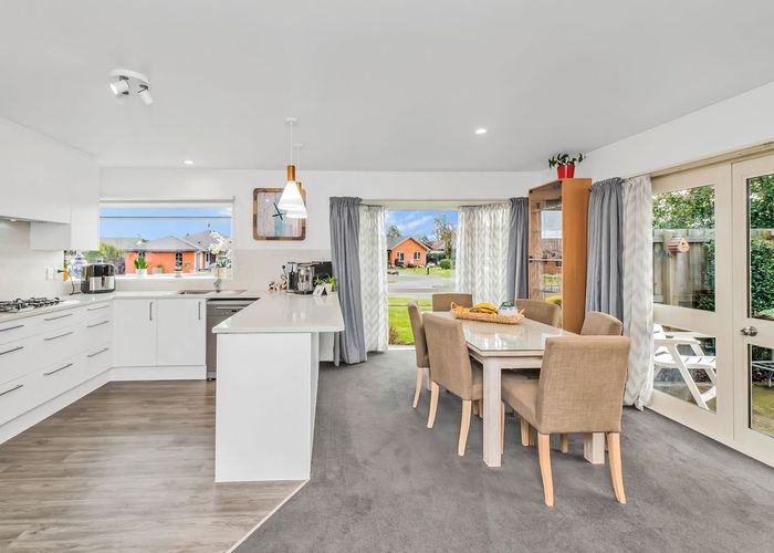  at 6 Oldham Place, Darfield, Darfield