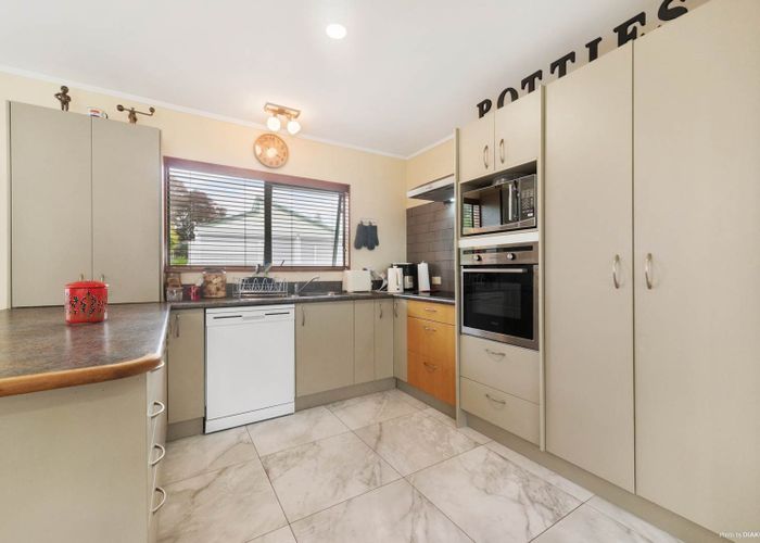  at 2/6 Wilkinson Way, Browns Bay, North Shore City, Auckland