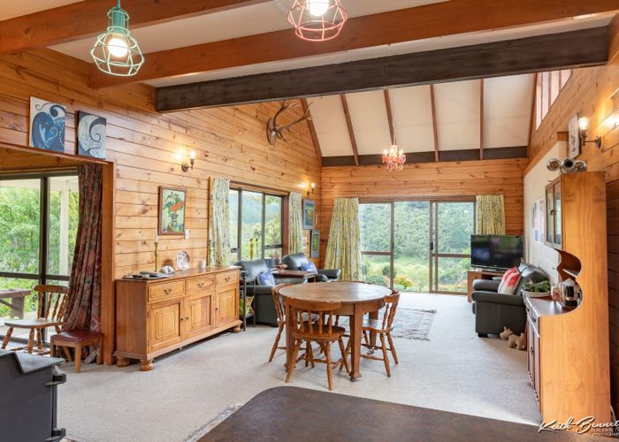 at 695 Whitemans Valley Road, Whitemans Valley