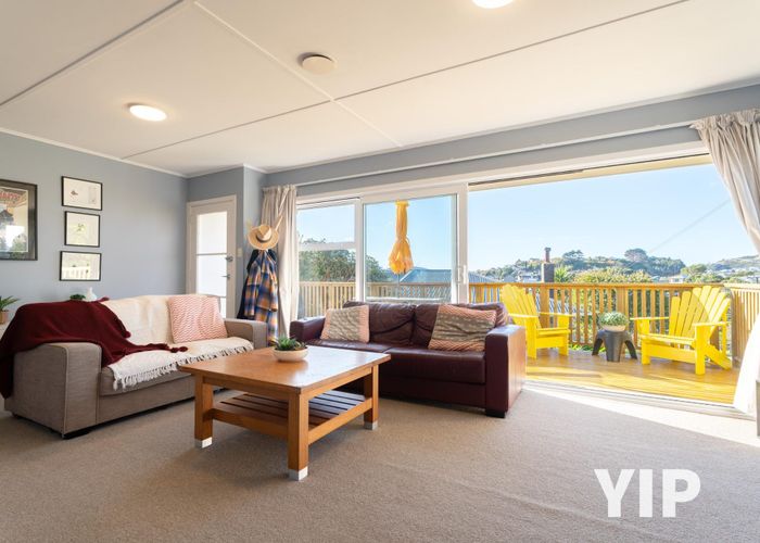  at 43 Catherine Crescent, Paparangi, Wellington