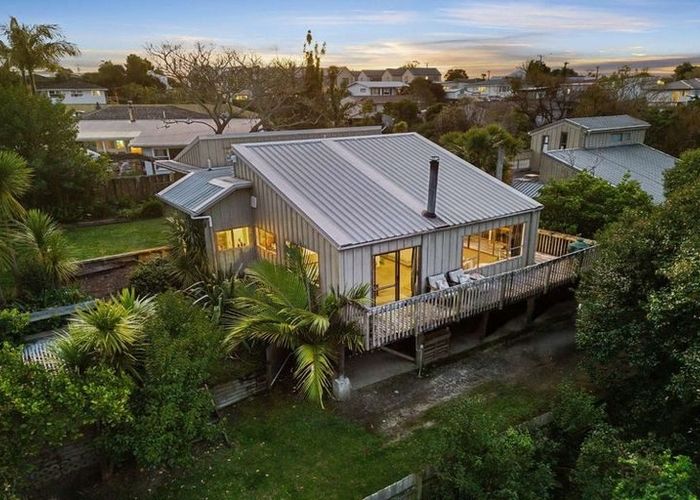  at 2/13A Eskdale Road, Birkdale, North Shore City, Auckland