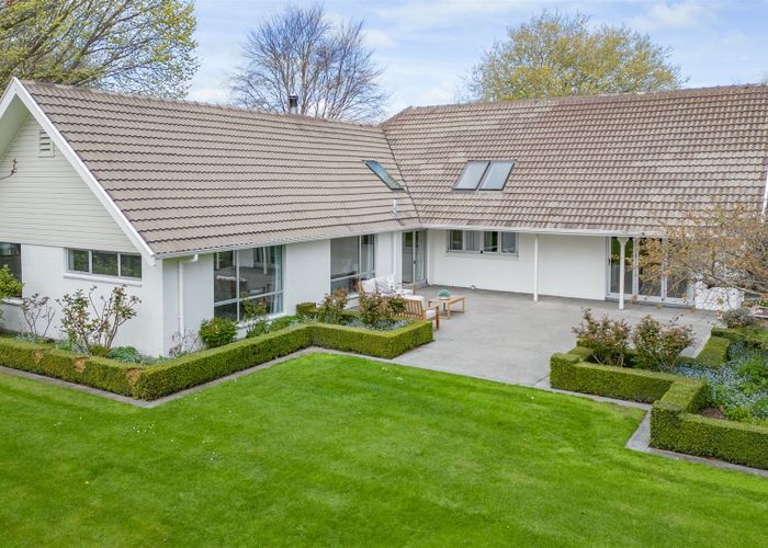  at 186 Robinsons Road, Christchurch