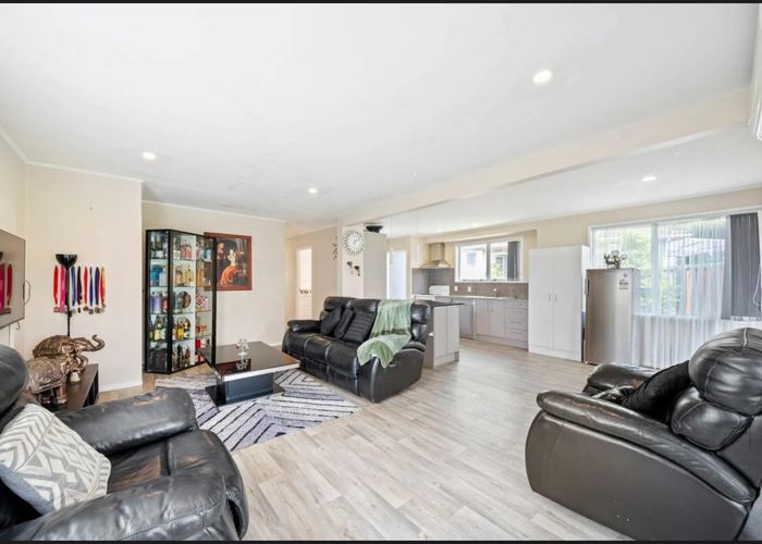  at 8 Hyperion Drive, Randwick Park, Auckland