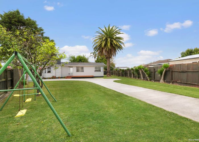  at 43 Sunlands Drive, Manurewa, Auckland