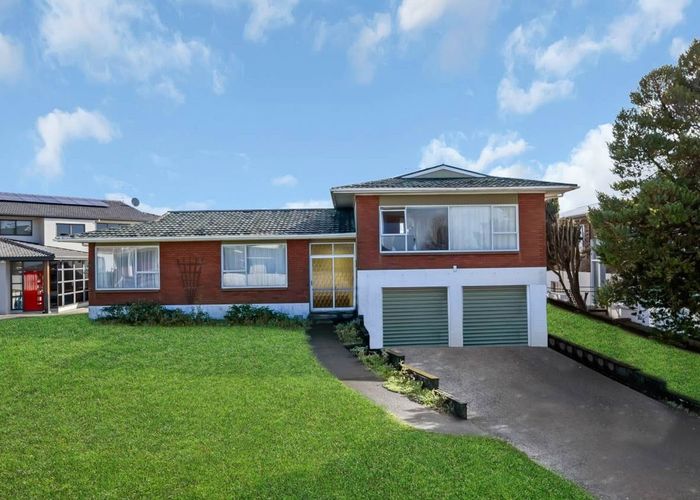  at 18 Jenelin Road, Glendene, Auckland