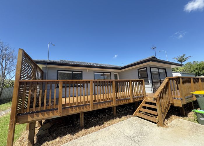  at 2/17 Landsdale Place, Massey, Auckland