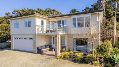  at 39 Emlyn Place, Torbay, Auckland