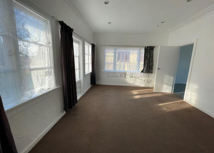  at 17 Lavelle Road, Henderson, Auckland