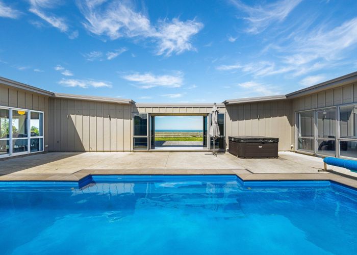  at 18 Shoreline Place, Rarangi