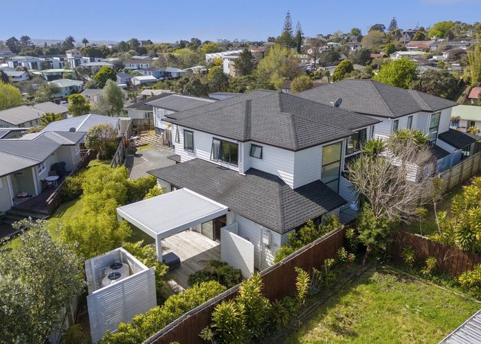  at 11B Edgewood Way, Henderson, Waitakere City, Auckland