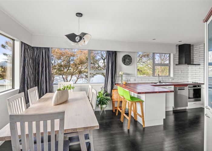  at 1 Hillview Crescent, Paparangi, Wellington