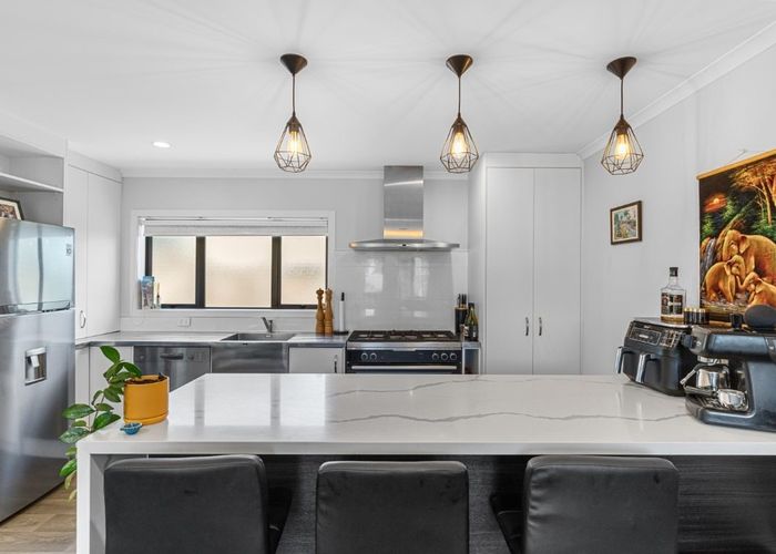  at 2/15 Cook Street, Hamilton East, Hamilton