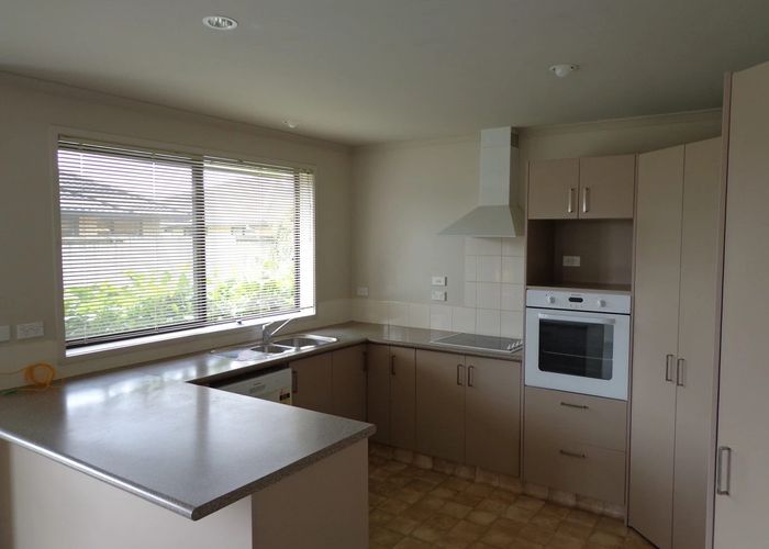  at 8 Holcroft Place, Huntington, Hamilton