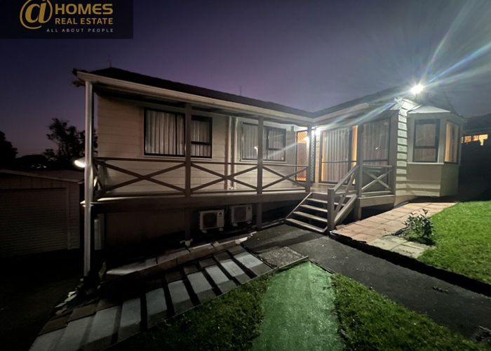  at 15 Meadowood Drive, Unsworth Heights, North Shore City, Auckland