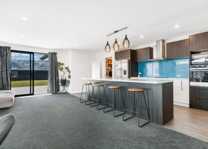  at 10 Magpie Place, LAKE HAWEA