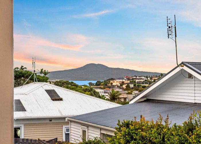  at 8 Gifford Street, St Heliers, Auckland