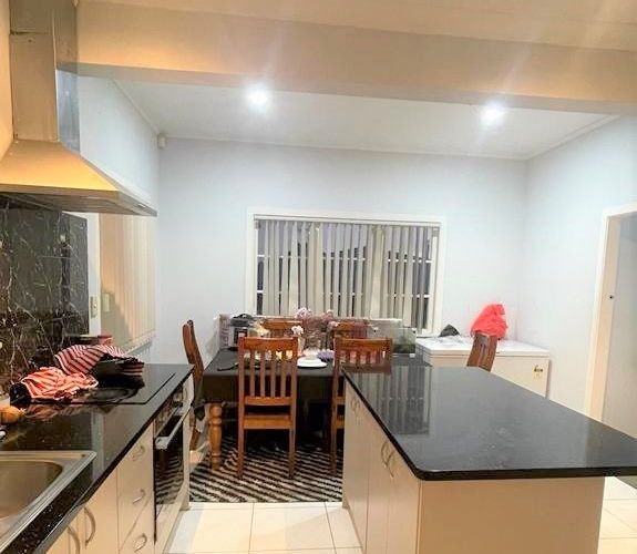  at 10 Pah Road, Papatoetoe, Auckland