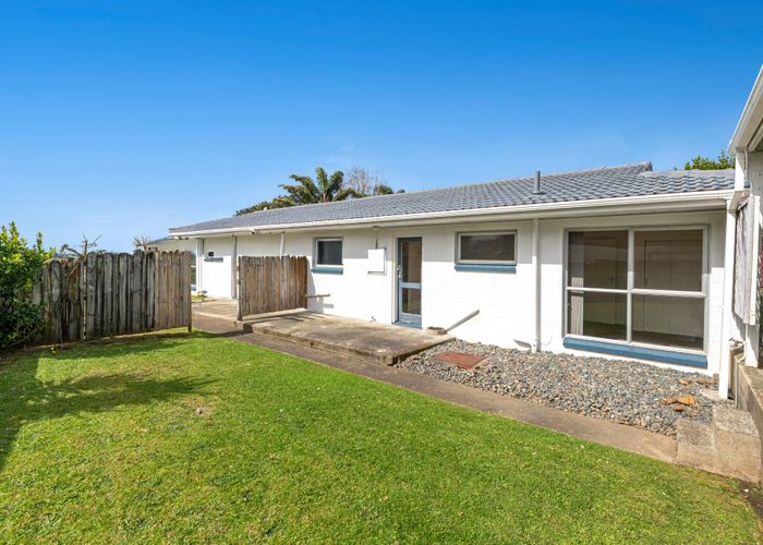  at 1/587 Glenfield Road, Glenfield, North Shore City, Auckland