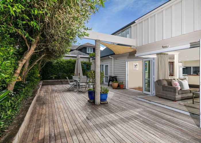  at 2/42 East Coast Road, Milford, Auckland