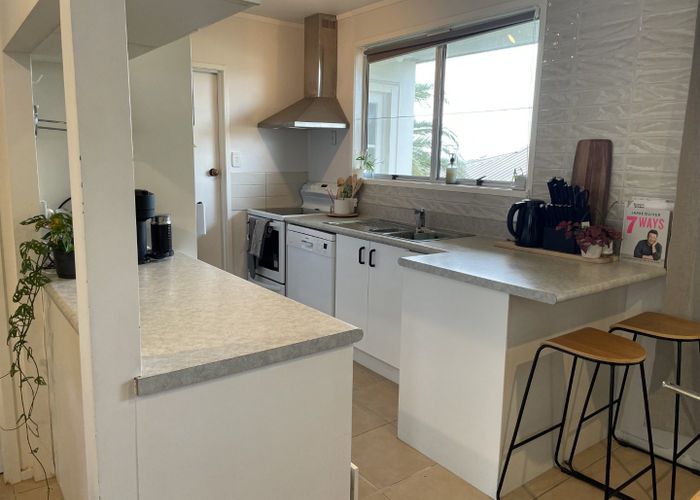  at 1/281 Sunset Road, Sunnynook, North Shore City, Auckland
