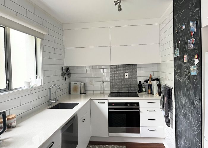  at 2/26 Patteson Avenue, Mission Bay, Auckland