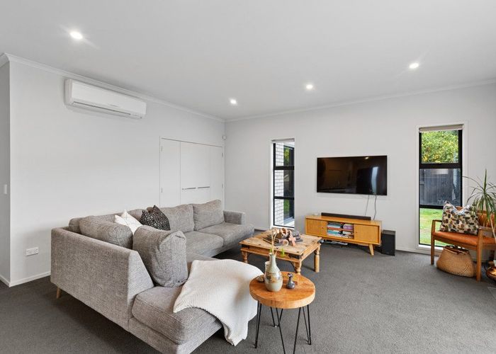  at 4 Cole Thomas Place, Huntington, Hamilton
