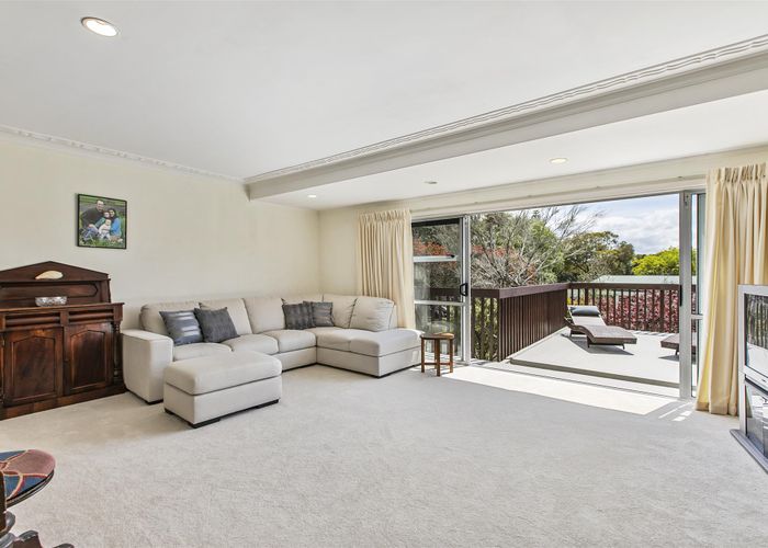  at 9 Mount Carmel Place, Meadowbank, Auckland