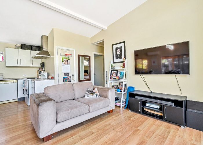  at 1 Pitcher Place, Glen Eden, Auckland