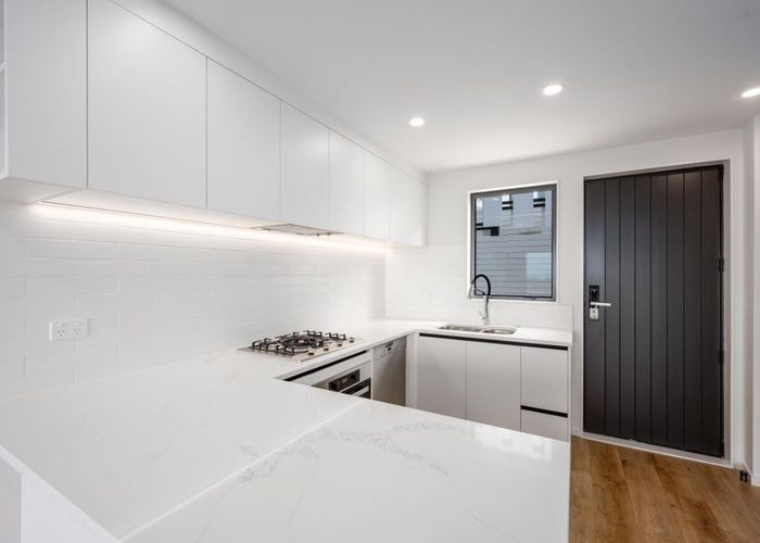  at 5/737 East Coast Road, Browns Bay, North Shore City, Auckland