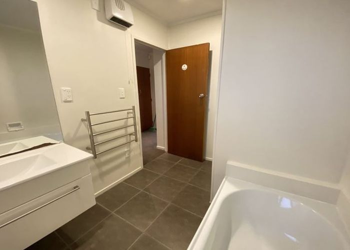  at 1/6 Kathleen street, Glenfield, North Shore City, Auckland