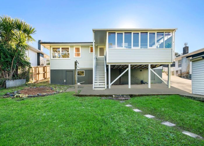  at 35 Compton Street, Hillcrest, North Shore City, Auckland