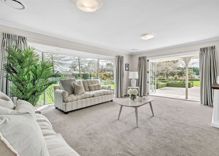  at 186 Robinsons Road, Christchurch