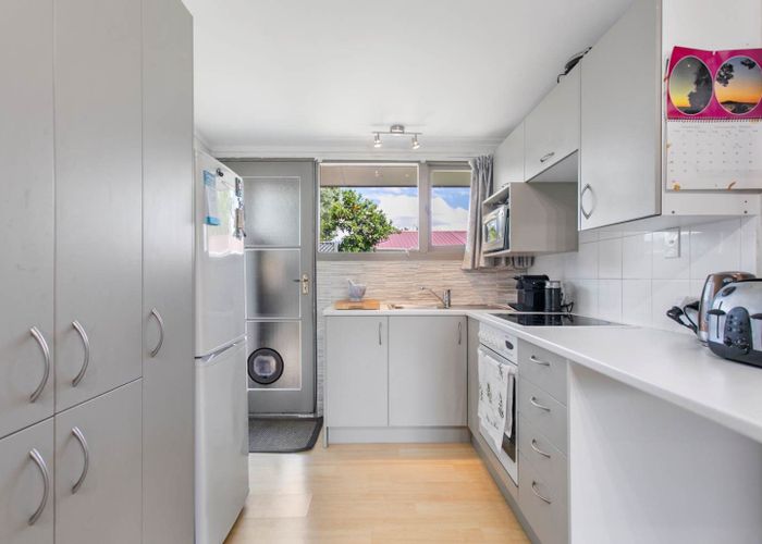  at 1/9 Poinsettia Place, Henderson, Auckland