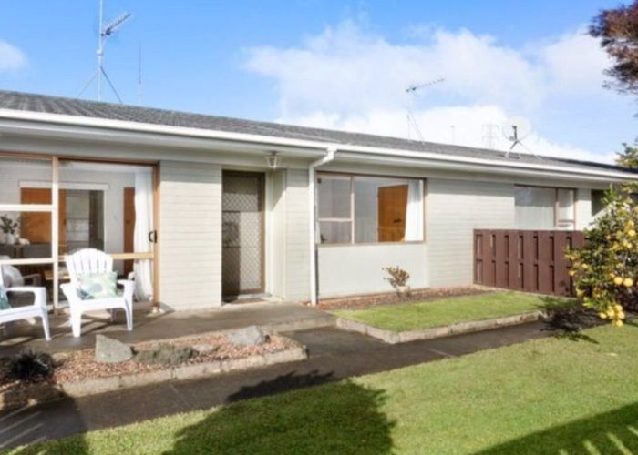  at 2/15 Latham Ave, Pakuranga, Manukau City, Auckland