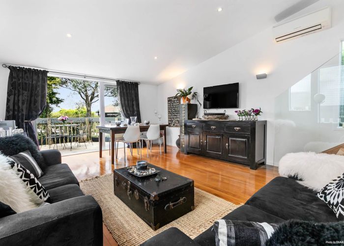  at 81 Te Kawa Road, Greenlane, Auckland