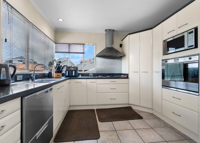  at 7 Sunset Close, Western Heights, Hamilton