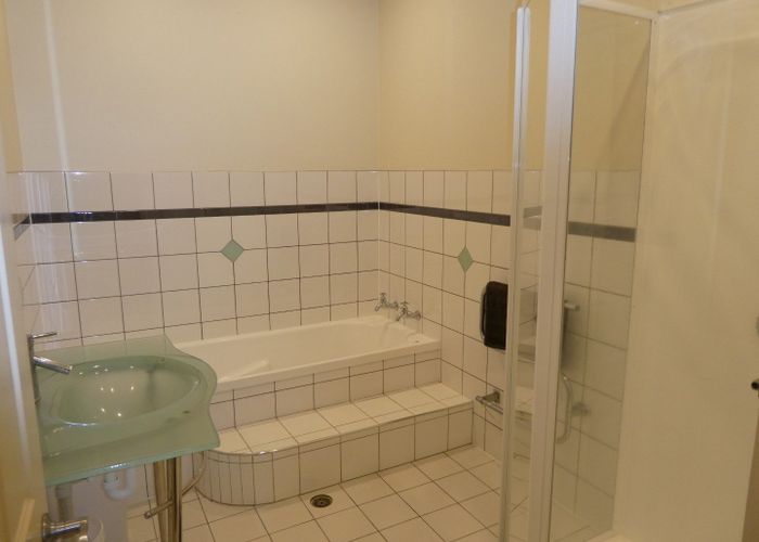  at 8/3 Holland Street, Te Aro, Wellington