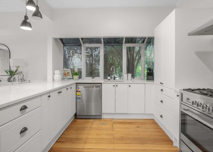  at 33 Waitohu Road, York Bay, Lower Hutt, Wellington