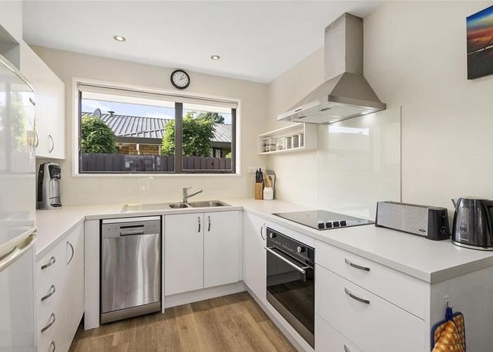  at 2/15 Wyndham Street, Papanui, Christchurch