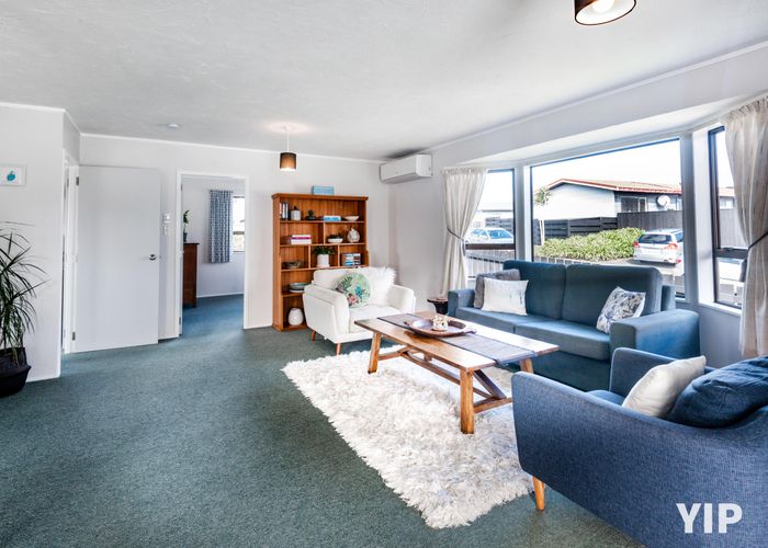 at 37 Sunhaven Drive, Newlands, Wellington